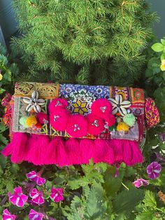 This colourful statement trendy bag is so gorgeous that you simple outfit will look outstanding.  This bag is handmade in india (jaipur). Every piece will be different because it's made with different fabric and textiles by hand not with machine. Each bag is bully lined , has a zipper inside and on top. Beautiful pompom and treads are attached to the purse.  Since these are handmade and made with vintage fabric and patches, there will be imperfections like broken shells which adds to the charm a Bohemian Bag, Upcycled Bag, Bags Online Shopping, Ethnic Bag, Bohemian Bags, Simple Outfit, Oxidised Jewellery, Boho Bag, Cute Bags