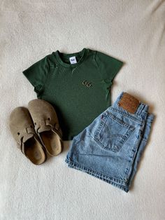 Outfits With Clogs, Aritzia Top, Clog Outfit, Jeans Crop Top, Gold Hoops Earrings, Clogs Outfit, Fits Clothes, Hoops Earrings