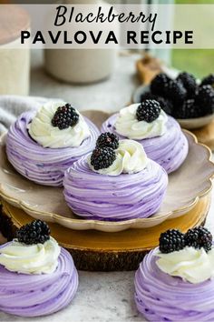 blackberry pavlova recipe with vanilla frosting and fresh blackberries on the top