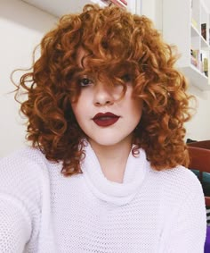 Vem ver o meu novo corte: cabelo cacheado com franja assinado pelo Wilson Eliodorio! Sim, larguei o cabelão estilo Rapunzel e estou muito feliz e realizada! Curl Your Hair, Womens Hair, Curly Hair Photos, Curly Hair Types, Hair 2018, Wavy Curly Hair, Hair Photo