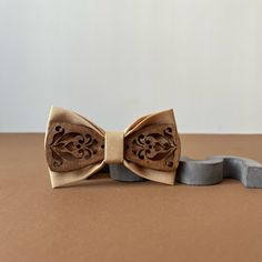 Camel wooden bow tie and pocket square set Groomsmen gifts Elegant wedding bow ties for men  The bow tie is packaged in a wonderful kraft box with a beautiful bow. You will have a perfect and unique gift! The bow tie is handmade and created with huge love! Colors will suit costumes and everyday outfits. Size Adult bow tie 4,5x2,5 inch (11,5x6,5 cm) Neck 14 - 20,5 inch (35,5 - 52 cm ) The size of the neck is adjustable Size pocket square 10 x 10 inch (25 x 25cm) Brown Bow Tie For Father's Day Gift, Father's Day Gift Bow Tie And Suit Accessories, Classic Brown Suit And Tie Accessories As Gift, Brown Bow Tie For Wedding, Brown Bow Tie For Wedding And Father's Day, Father's Day Brown Formal Bow Tie, Dapper Brown Bow Tie For Wedding, Father's Day Bow Tie Gifts, Dapper Bow Tie With Decorative Bow For Gifts