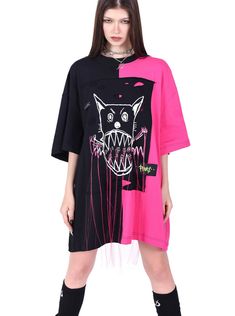 Bold oversized t-shirt featuring a split design in black and vibrant pink. The centerpiece is a striking graphic of a stylized cat face with an exaggerated, toothy grin. White outlines and pink drip details add contrast and edgy flair. The relaxed fit and dropped shoulders create a casual, streetwear silhouette. Model info MODEL 1 Height: 176cm Weight: 49kg Wearing size: M MODEL 2 Height: 185cm Weight: 63kg Wearing size: L Oversized Pink T-shirt For Streetwear, Grunge Pink T-shirt For Streetwear, Oversized Pink Graphic T-shirt, Pink Cotton Emo T-shirt, Edgy Pink T-shirt With Graphic Print, Edgy Pink T-shirt For Streetwear, Pink Graffiti Print T-shirt For Streetwear, Oversized Pink Top With Graphic Design, Pink Emo Tops With Graphic Print