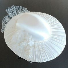 (eBay) Vintage Satin Bridal Hat - PERFECT CONDITION Fancy Hats Classy, Classy Hats, Dressy Hats, Royal Hats, 1950s Wedding, 2025 Wedding, Womens Hats, Sewing Baby Clothes, Bridal Hat