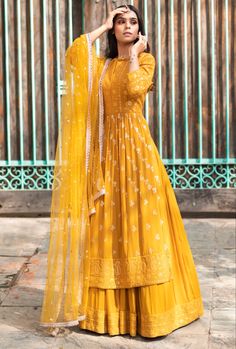 Dress For Haldi Function, Haldi Outfit, Desi Fits, Desi Outfits, Chique Outfits, Pakistani Dresses Casual