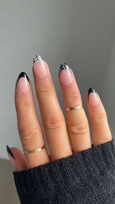 Black Gel Nails Short Halloween, Acrylic Oval Nail Designs, Halloween Nails Trendy, Simplistic Nail Art, Short Nails Ideas Halloween, Simple Black Halloween Nails, Oval Halloween Nails, Classy Halloween Nails Simple, Minimal Halloween Nails