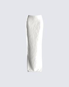 Slip into divine elegance with this satin maxi skirt ✨ With an ethereal ivory hue, mid-rise waistline, back slit, and slight taper for a flattering fit, you will be looking like you came straight from heaven 🤍 Fuzzy Skirt, Maxi Skirt White, White Corset Dress, 90s Inspired Outfits, Satin Maxi Skirt, Vegan Leather Skirt, Maxi Outfits, Red Mini Skirt, Chain Dress