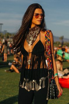 The Best Beauty Looks From Coachella+#refinery29 Mode Coachella, Bonnaroo Outfits, Music Festival Dress, Look Hippie Chic, Coachella Looks, Look Boho Chic, Look Festival, Summer Festival Outfit, Fest Outfits