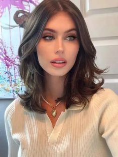 Wavy Hair For Medium Length, Haircut Ideas For Short Hair Layers, 2 Layer Haircut Short, Layers In Short Hair Shoulder Length, 2023 Shoulder Length Hairstyles, Short Hair In Layers Shoulder Length, Haircut To Shoulder, Long Layers Short Length Hair, Shoulder Cut Hairstyles