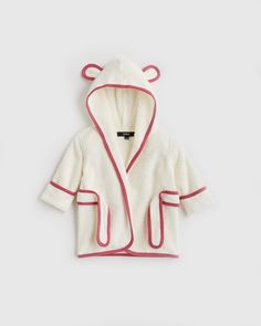 Surround your freshly bathed little one in buttery softness. Made of our premium bamboo viscose and cotton, this hooded bath robe is smooth to the touch, durable and highly absorbent. This breathable and odor resistant fabric makes for the perfect bath towel. Cashmere Baby Blanket, Baby Bath Robe, Baby Robes, Goose Down Pillows, Girls Pjs, Baby Bamboo, Hooded Baby Towel, Bath Girls, Muslin Swaddling