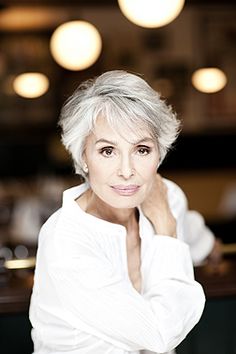 Daliah Lavi Daliah Lavi, 50s Hairstyles, Beautiful Gray Hair, Special Pictures, Ageless Beauty, Aging Gracefully, Grey Hair, Great Hair