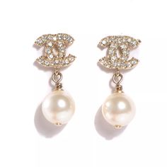 Chanel Pearl Drop Earrings, Gold Chanel Earrings, Chanel Earrings Pearl, Jewellery Organization, Rich Earrings, Chanel Pearl Earrings, Channel Earrings, Earrings Chanel, Pearl Party