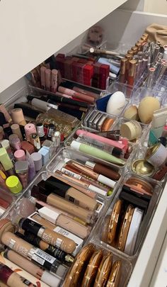 doing my makeup>🎀🫶🏻✨💞 Makeup Set Up, A Lot Of Makeup, Radiant Makeup, Doing My Makeup, Rangement Makeup, Makeup Vanities, Portugal Porto