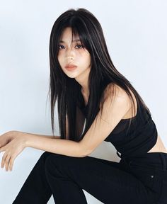 New Jeans Minji Haircut, Long Bangs Asian, Felco Cut Long, Wasian Girl Long Hair, Long Black Hair Face Claim, Hairstyles For Long Asian Hair, Hair Color On Asian Women, Haircuts For Asians, Japanese Long Hairstyle