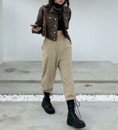 Patterned Button Down Shirt Outfit, Masc Vest Outfit, Earthy Grunge Outfits, Yoongi Outfit, 대학생 스타일, Revamp Clothes, 40s Mode, Look 80s, Quirky Girl