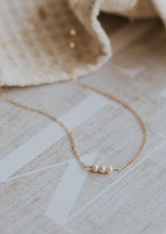 A simple pearl necklace created by Hello Adorn using 2-7 pearls Evermore Necklace, Poppy Ring, Adornment Jewelry, Everyday Wear Jewelry, Count Your Blessings, Preppy Jewelry, Dainty Gold Necklace, Chain Links, Jewelry Lookbook