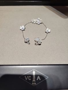 Van Cleef Diamond Bracelet, Expensive Jewelry Luxury, Pearl And Diamond Earrings, Dope Jewelry, Classy Jewelry, Fancy Jewellery, A Bracelet