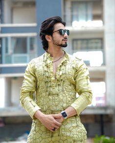 Plain Kurti Designs, Gents Kurta Design, Black Suit Wedding, Gents Kurta, Kurta Patterns, Celebrity Casual Outfits, Mens Kurta Designs, Mens Kurta