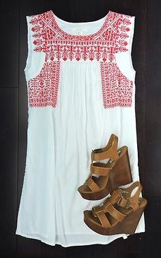 White long airy cotton shirt/dress with red embroidered Mexican-style detail and sandals, Nordstrom Look Boho Chic, Ethno Style, Bohol, Moda Vintage, Mode Inspo, Looks Style, Look Fashion, Passion For Fashion, Spring Summer Fashion