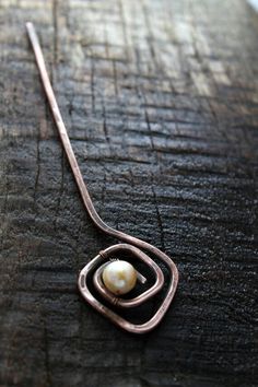 Pearl Hair Pin, Bun Holder, Wire Heart, Wire Wrap Jewelry Designs, Wrap Hair, Earthy Jewelry, Hair Things, Metalwork Jewelry, Nice Hair