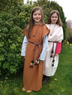 Anglo Saxon Clothing, Saxon History, Celtic Clothing, Nigerian Outfits, Viking Dress, Viking Costume