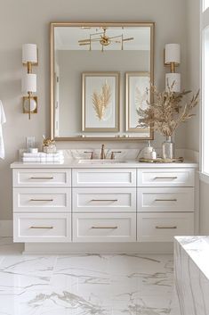 Subtle Gold Highlights Gold Clawfoot Tub, Bathroom With Gold Fixtures, Gold Bathroom Decor Ideas, Gold Bathroom Ideas, Gold Mosaic Tile, Gold Bathroom Decor, Gold Tile, Bright Bathroom