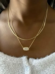 #necklace #jewelry Pearl Jewelry Styling, How To Style Kendra Scott Necklace, Kendra Scott Stacked Necklaces, Jewlary Pic Aesthetic Gold, Girly Jewelry Necklaces, Gold Jewelry Inspo Aesthetic, Clean Girl Necklace, Kendra Scott Necklace Stack, Gold Jewelry Necklace Stack