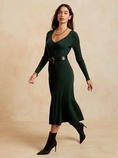 Ribbed V-Neck Sweater Dress | Banana Republic Kibbe Soft Classic With Romantic Essence, Dresses In Winter, Sweater Dress With Boots, Well Dressed Women Classy, Sweater Dress Pattern, Green Sweater Dress, Ribbed Dress, Ribbed Sweater Dress, Elegant Outfit Classy