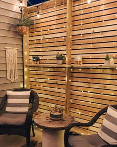 Many people wonder what do you do with a covered patio. They hear the lovely sound of cascading water and they imagine sitting on it under the covers of foliage. Patio Chico, Balcon Mic, Small Patio Ideas, Patio Enclosures, Backyard Privacy, Apartment Patio Decor, Outdoor Privacy, Patio Decorating Ideas On A Budget