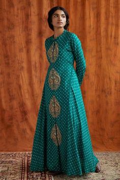 Shop for Pink City Green Silk Bandhani Print Tunic for Women Online at Aza Fashions Bandhani Gown, Bandhani Dress Pattern, Embroidered Peacock, Peacock Motif, Peacock Motifs, Suits 2023, Gown Indian, Bandhani Print, Motif Embroidery