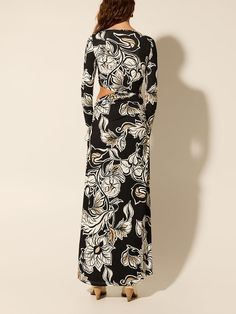 Elevate your summer wardrobe with our Floral Print Unique Waist Cutout Maxi Dress from LikeMyChoice®. Combining a stunning floral design with chic cutout details, this dress is perfect for a fashion statement.Features:Eye-Catching Floral Print: The vibrant floral pattern brings a hint of natural beauty, making this dress a standout piece for any occasion.Unique Waist Cutout: The stylish cutout detail at the waist adds a modern touch, enhancing your silhouette and adding a touch of glamour.Versatile Look: Wear with heels and accessories for an evening event, or pair with sandals for a casual outing.Perfect for a garden party, beach outing, or any special occasion, this dress is a must-have for your summer wardrobe.See More：Vacation@Note:Size: please check measurements carefullyPlease allow Spring Chic Maxi Dress With Cut-out Waist, Spring Maxi Dress With Cut-out Waist For Brunch, Chic Cut-out Waist Maxi Dress For Vacation, Chic Cut-out Waist Midi Dress For Vacation, Spring Maxi Dress With Cut-out Waist For Date Night, Chic Midi Dress With Cut-out Waist For Vacation, Chic Spring Dresses With Side Cutouts, Chic Spring Dress With Side Cutouts, Chic Dresses With Side Cutouts For Spring