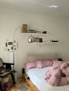 Cute Aesthetic Rooms, Nyc Rooms, Aesthetic Rooms, Apartment Decor Inspiration, Dream Room Inspiration, Room Makeover Bedroom, Cute Aesthetic, Apartment Inspiration, Cozy Room