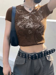 ⚡️Buy Vintage Floral Buttoned Crop Top Brown M under $15.00 in Tops&Tees Online. Style: Casual/Street/Y2K/Vintage/Fairy Grunge/Preppy. Fabric Content: Cotton, Polyester, Spandex. Fit Type: Slim fit. Neckline: V Neck. Sleeve Length: Short Sleeve. : This vintage-inspired summer baby tee is shaped to a cropped length, and features a floral pattern print and a 3-button design at the front.. ✓Free Shipping on all orders over US$69. Buttoned Crop Top, Grunge Preppy, Floral Pattern Print, Gay Outfit, Street Y2k, Fits Aesthetic, Vintage Fairy, Causual Outfits, Fairy Grunge