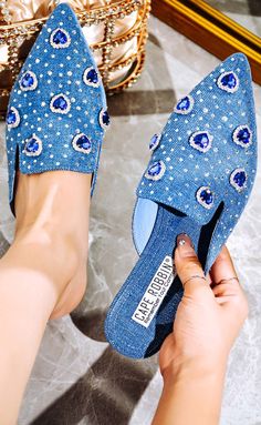 Mule Flats, Denim Flats, Denim Outfits, Capes For Women, Blue Flats, Beautiful Boots, Flat Espadrilles, Denim Outfit, Platform Boots