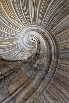 an intricate spiral design is shown in this image