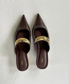 Dr Shoes, Classy Shoes, Vintage Heels, Aesthetic Shoes, Brown Heels