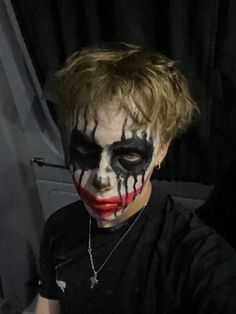 Fade Bajo, Guys Halloween Makeup, Boy Halloween Makeup, Halloween Skeleton Makeup, Halloween Fits, Halloween Parejas, Vampire Bride, Skeleton Makeup, Male Makeup