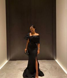 Long Elegant Formal Dresses, Gala Black Dresses Elegant, Dresses To Wear To A Wedding Modest, Modest Black Evening Gown, Modest Glam Dress, Black Tie Black Women, Classy Dinner Dresses Long, Black Evening Dresses Elegant Classy, Dresses To Wear To A Wedding 2023