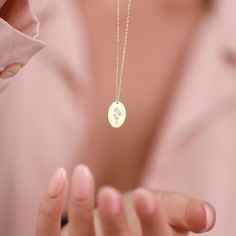 Celebrate a special occasion with our beautiful 14K Gold Birth Month Flower Necklace! Customized with a birth flower that symbolizes the month of your choice, it's the perfect personalized gift for her—whether it's a mother, friend, girlfriend, or daughter. Show your love with this unique and elegant Sterling Silver, Gold Filled or Rose Gold Filled Jewelry. Friend Girlfriend, Birth Month Flower, Month Flowers, Meaningful Jewelry, Birth Month Flowers, Waterproof Jewelry, Personalized Gifts For Her, Birth Flower, Birth Month