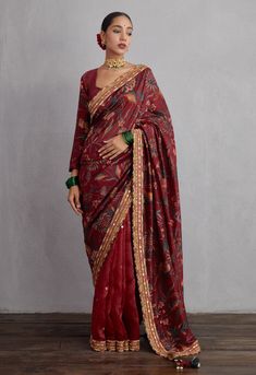 Torani Saree, Torani Designer, Red Saree Blouse, Simple Kurta, Marriage Ideas, Saree Blouses Online, Garnet Red, Red Saree, Elegant Saree