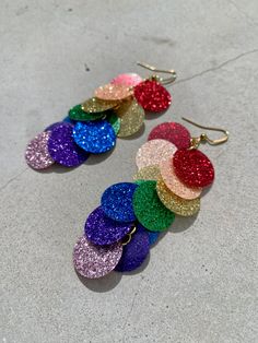 Glitter edition - Be a rainbow in someone's cloud sequin earrings with 18K gold plated stainless steel earring hooks by SaraBokwallDesign. Be a rainbow in someone's cloud - Glitter edition! 🪩 With the additional violet layer. With the additional allure. Leave a little sparkle wherever you go! ✨ Follow me on Instagram: @sarabokwalldesign Sara Bökwall Design - with passion for pearls! ✨ Cheap Rainbow Teardrop Earrings, Trendy Jewelry For Pride Gifts, Nickel-free Rainbow Jewelry For Party, Rainbow Drop Earrings For Party, Multicolor Round Earrings For Birthday, Rainbow Round Earrings For Party, Handmade Rainbow Jewelry For Party, Handmade Rainbow Earrings For Party, Colorful Party Earrings With Ear Wire