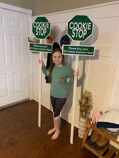 Girl Scout Cookie Booth Ideas Signs, Girls Scout Cookie Booth Ideas, Gs Cookie Booth Ideas, Girl Scout Signs Ideas, Girl Scout Cookie Booth Decorations, Girlscout Booth Ideas, Girl Scout Cookie Signs Ideas, Girl Scouts Cookie Booth Ideas, Girl Scout Cookie Crafts