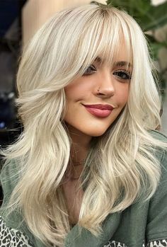 Hair Styles Check more at https://aykgallery.com/78417-hair-styles 2023 Bangs, 2023 Blonde, Cortes Bob, Bardot Bangs, Layers Bangs, Hairstyles Fall, Fiesta Tropical, 2023 Trends, Trends 2023