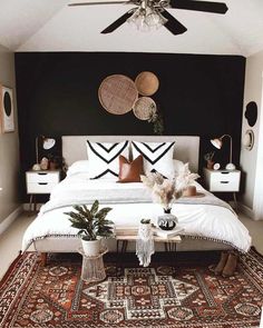 Black Walls Bedroom, Wall Interior, Black Bedroom, Living Room On A Budget, Simple Bedroom, Home Design Decor, Black Walls