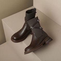 Shoes Fashion Photography, Sock Ankle Boots, Modern Boots, Heel Stretch, Botas Chelsea, Mid Heel Shoes