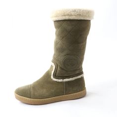 100% (Genuine) Iem No. h07-st30613 Brand CHANEL Item boots Gender Women Color Khaki x Ivory Material Mouton Accessories None Notation size 36 / US size：6 Size cm (approx.): Shoe Width: 8Outsole: 25Boots Heighy: 29inch (approx.): Shoe Width: 3.1Outsole: 9.8Boots Heighy: 11.4 Item Rank A rankCondition 【Notices】 ★Model number: G26557 *There is some rubbing on the upper due to the material. If you have any questions about the product details, please contact us at any time. I will update item descrip Winter Cream Leather Mid-calf Boots, Cream Boots With Leather Sole And Round Toe, Cream Leather Winter Boots, Cream Leather Boots For Winter, Designer Winter Boots With Reinforced Heel, Designer Boots With Round Toe For Winter, Designer Round Toe Boots For Winter, Designer Winter Boots With Leather Sole, Designer High-top Winter Boots