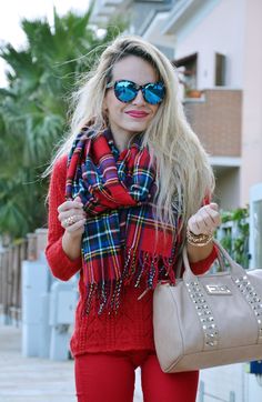 Red total #look + #tartan scarf <3 #outfit #ootd #fashionblogger #itgirl Red Plaid Scarf, Red Turtleneck, Tartan Scarf, Total Look, Red Plaid, Plaid Scarf, Autumn Winter Fashion, Tartan, Winter Fashion