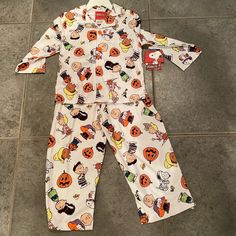 Peanuts 2 Piece Halloween Pajamas Size 4t White Cartoon Print Sleepwear Set, Playful Halloween Sleepwear, Cute Long Sleeve Halloween Sleepwear, Cute Fall Sleepwear, Cute Halloween Pajama Party Sleepwear, Playful Halloween Sleepwear For Pajama Party, Playful Sleepwear For Halloween Pajama Party, Cute White Sleepwear With Character Print, Cute White Character Print Sleepwear