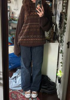 Grandpa Cardigan Outfit Aesthetic, Outfits With Grandpa Sweaters, Fall Camping Aesthetic Outfits, Bookish Outfits Summer, Cozy 90s Outfits, Fall Outfit Inspo Grunge, Book Worm Outfit Style, How To Style Grandpa Sweaters