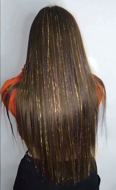 Gorgeous glitter hairstyle ideas | Hairstyle tutorial ideas | Easy hairstyle ideas Hair Styles Glitter, Hair Tinsel Looks, Golden Hair Tinsel, Black Hair With Gold Tinsel, Glitter Strings In Hair, Brunette Hair With Tinsel, Hair Tensil Brown Hair Ideas, Sparkles In Hair Hairstyles, Sparkly Hair Extensions