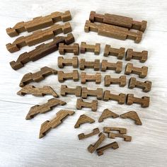 34 Pieces Lincoln Log Vintage Square Notch Axe-Hewn Parts. Please see the photos for details. One piece has a penciled "X" on it. Lincoln Logs, Toy Blocks, Building Toys, Lincoln, Log, One Piece, Square